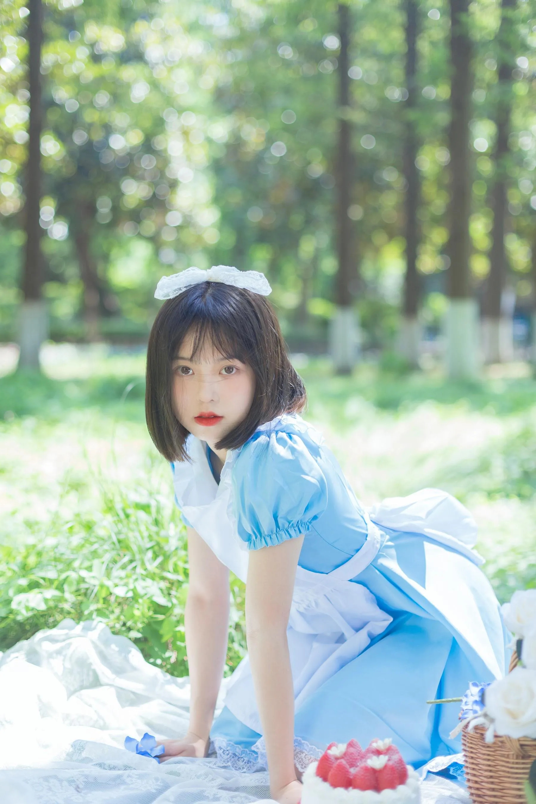 [YITUYU艺图语]2022.08.05 雏菊和草莓 哈吉麻花 [32P]插图8